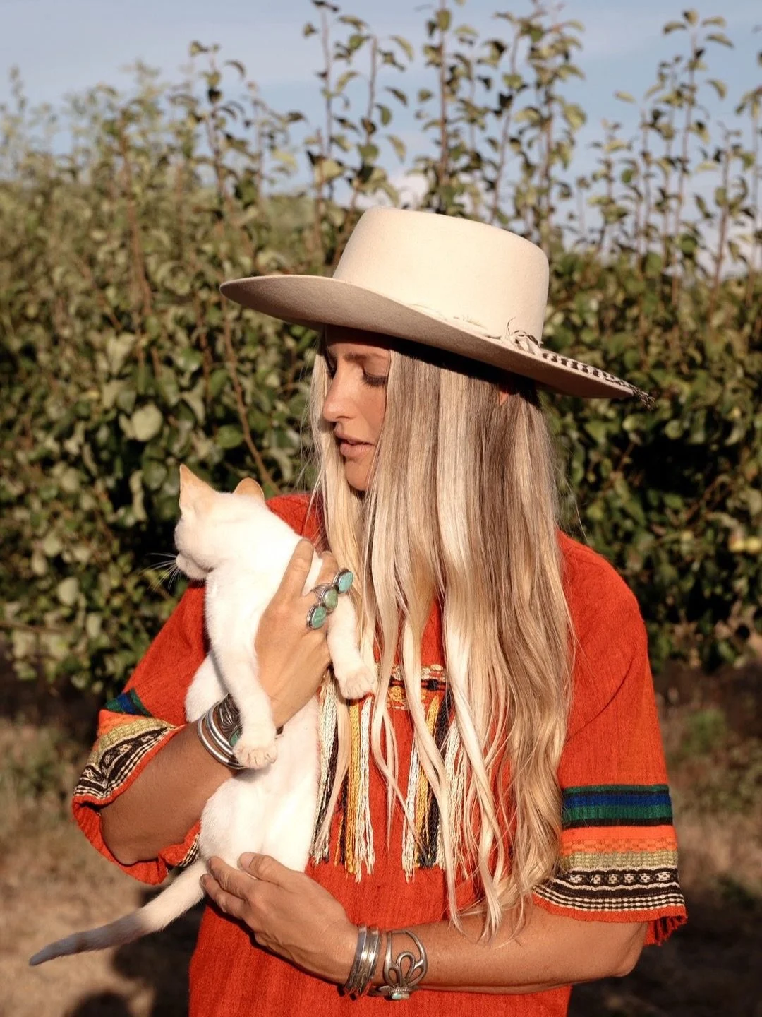 life on the farm🐴 we&rsquo;re so excited for summer, we&rsquo;ve been working hard all winter long and we&rsquo;re ready to meet new faces, have new adventures and some new furry friends:) 

Life in our farm is an endless evolution of ideas, lessons