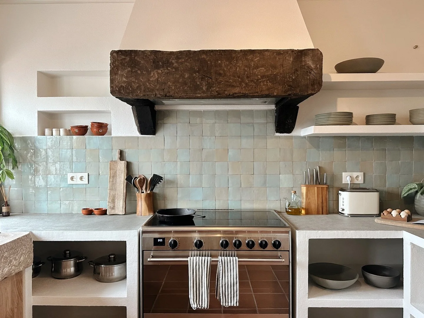 meet the new and improved Casa Coraz&ograve;n&hearts;️

Featuring a new fully renovated kitchen, new bathrooms with heated floors, air conditioning, solar water heating &amp; tons of charm. 

Casa Coraz&ograve;n has always been the heart of the farm.