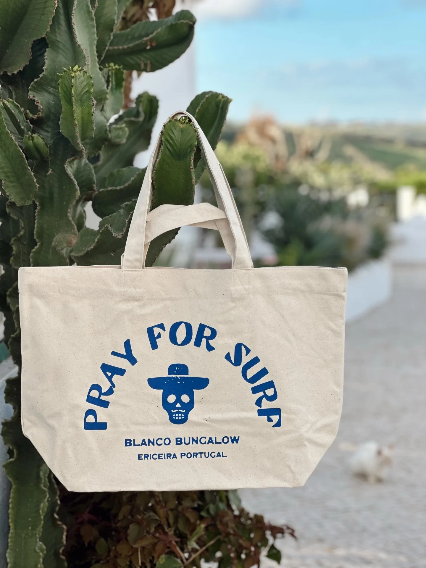 NEW! Blanco Bungalow Recycled Cotton Beach Totes are here🌵 

Our tote bags are made from thick 100% recycled cotton, hand printed with plant-based ink in Peniche, Portugal.  They&rsquo;re  super roomy, have double handles, and an inside pocket for s