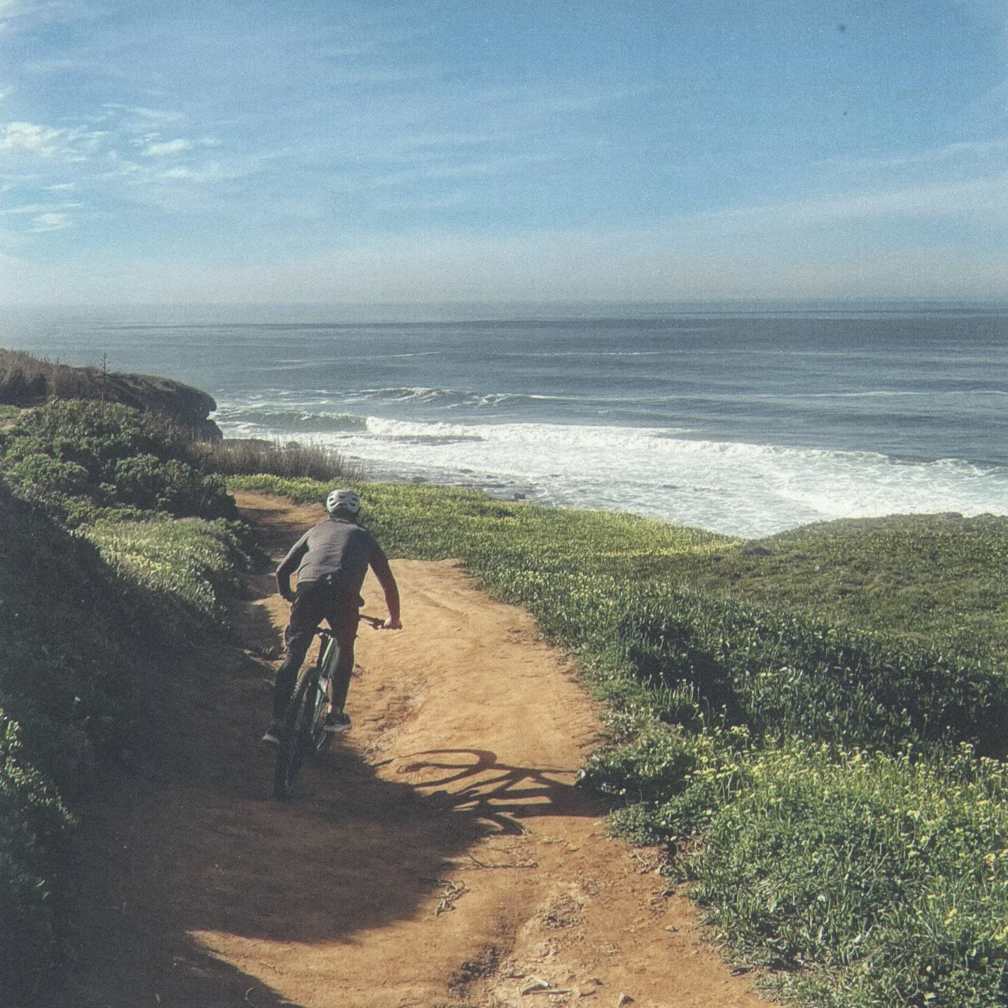 Mountain biking the cliff trails from Mafra to the sea near Ericeira