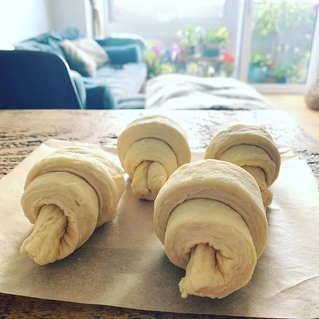 Croissants! Where science meets culinary art... 🥐
It wasn&rsquo;t easy! But they came out still beautiful and tasty! Gaining confidence for perfecting the recipe and the technique, next time will try using a #levain instead of dry yeast 💪🏻
.
Vienn