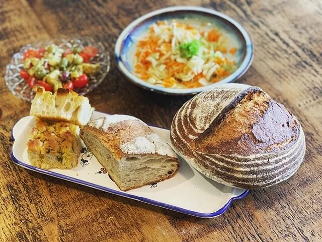 Check this out! We had our first online #sourdough workshop! 🍞 
Last Sunday, we spent a day baking #virtually with two sourdough passionate friends, teaching them practical and theoretical foundations behind sourdough bread making. 🌾
They managed t