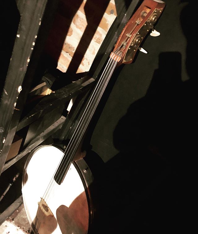 Fret less bass banjo. Definitely going on my Christmas list. Happy Thanksgiving!!! #jugband #banjo #jalopytheatre