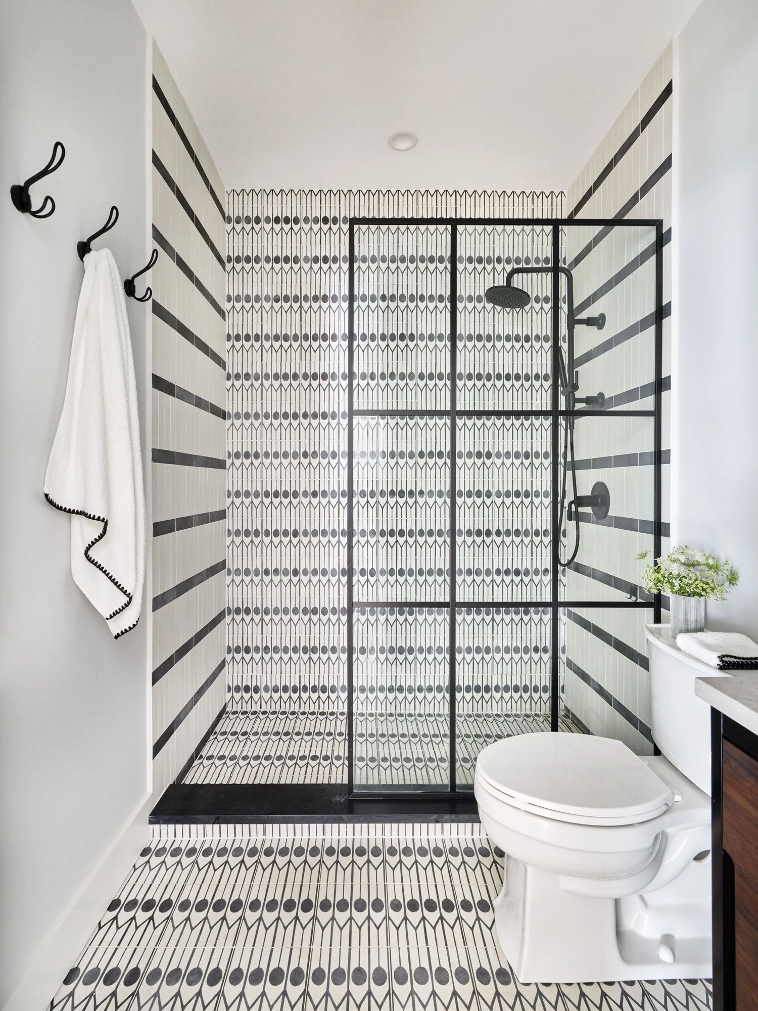 LaurenWills_Southold_June2023_DownstairsBath1_0259 RTV1 FINAL.jpg