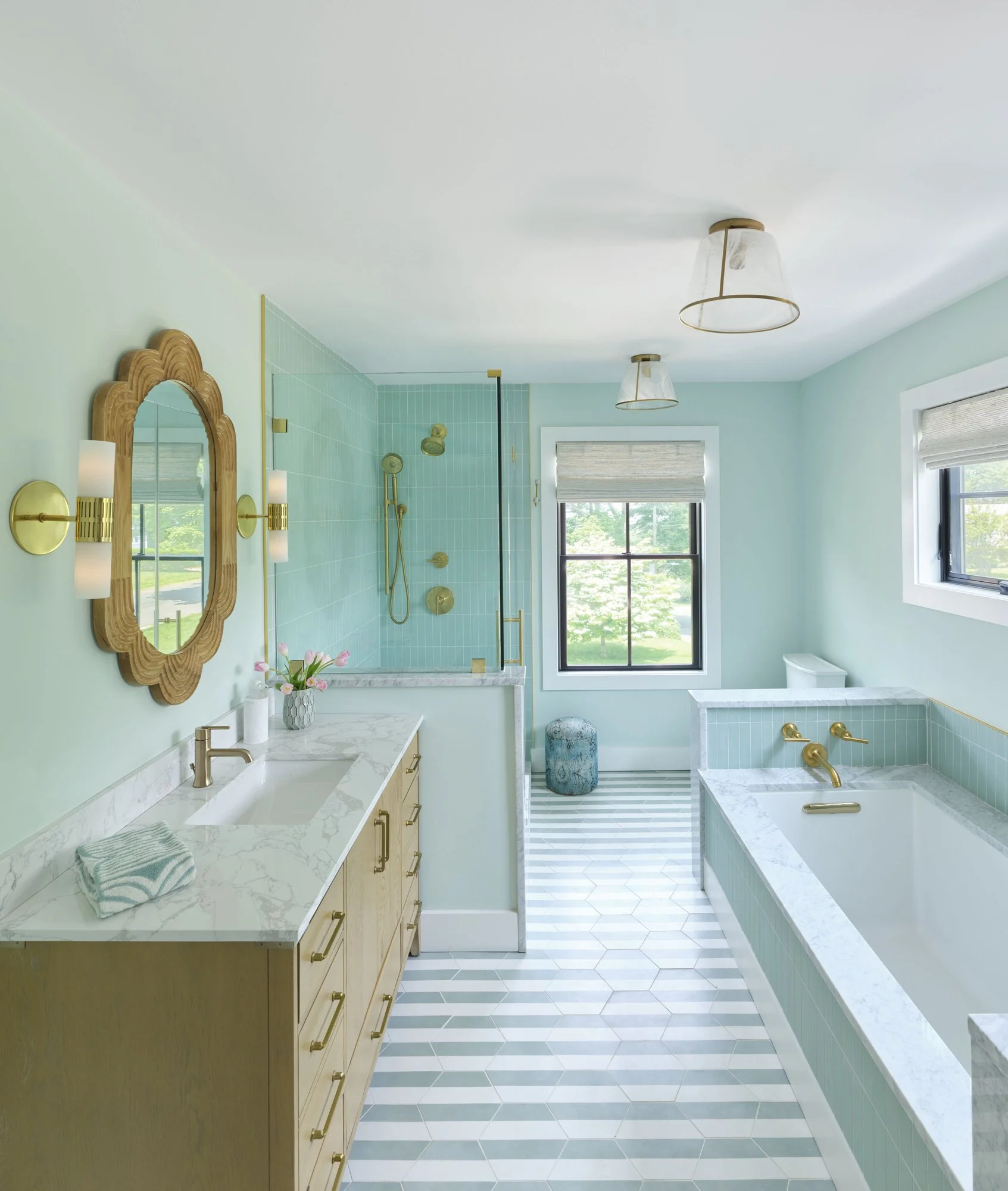 LaurenWills_Southold_June2023_UpstairsKidsBathroom1_0034 RTV1 FINAL.jpg