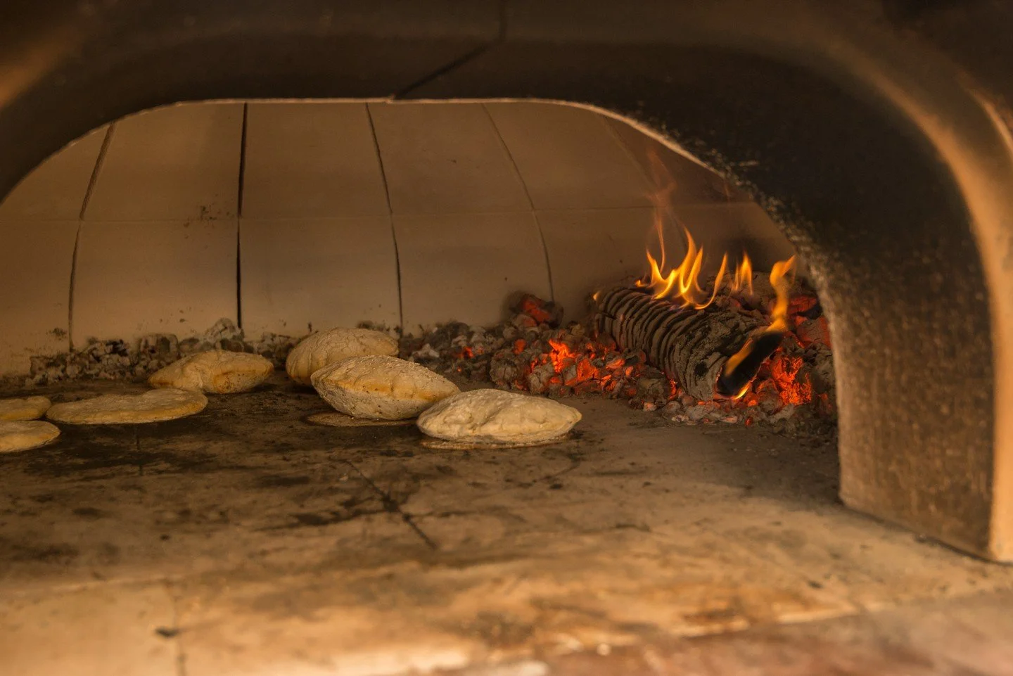 High heat, live fire, and dough that can handle it. Wood-fired baking isn't just about the oven&mdash;it's about having grain with enough structure and flavor to stand up to the flame. This is what regional grain makes possible.

#MaineGrainAlliance 