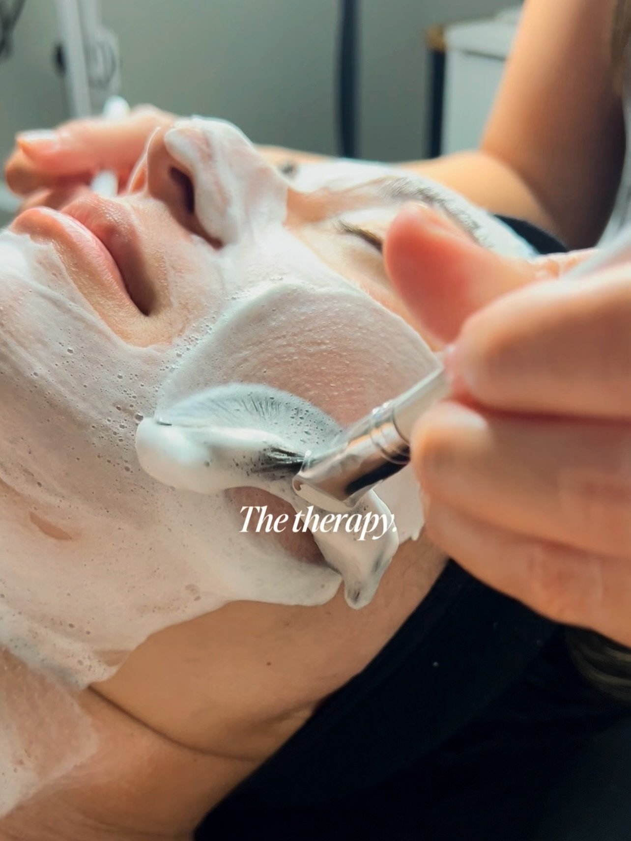 The mask that feels like a cloud + a marshmallow ☁️
.
.
.
.
#maui #mauiskincare #mauimassage #mauiesthetician #mauilife #wailuku #wailukutown #hawaii #selfcare #wellness #mauiselfcare #healing