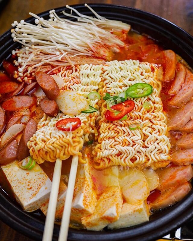 We all know what cookin&rsquo; up here 😏 What do you like to add your to yours? #yukdaejang