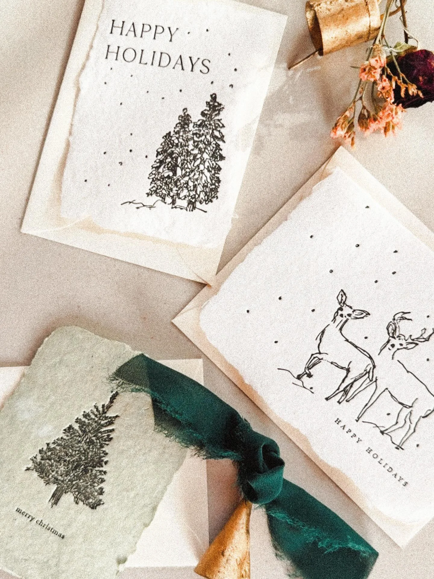 Our favorite time of year is here 🎄And while we love each piece of our gifts, we think the handwritten notes are the real star of the show ✨