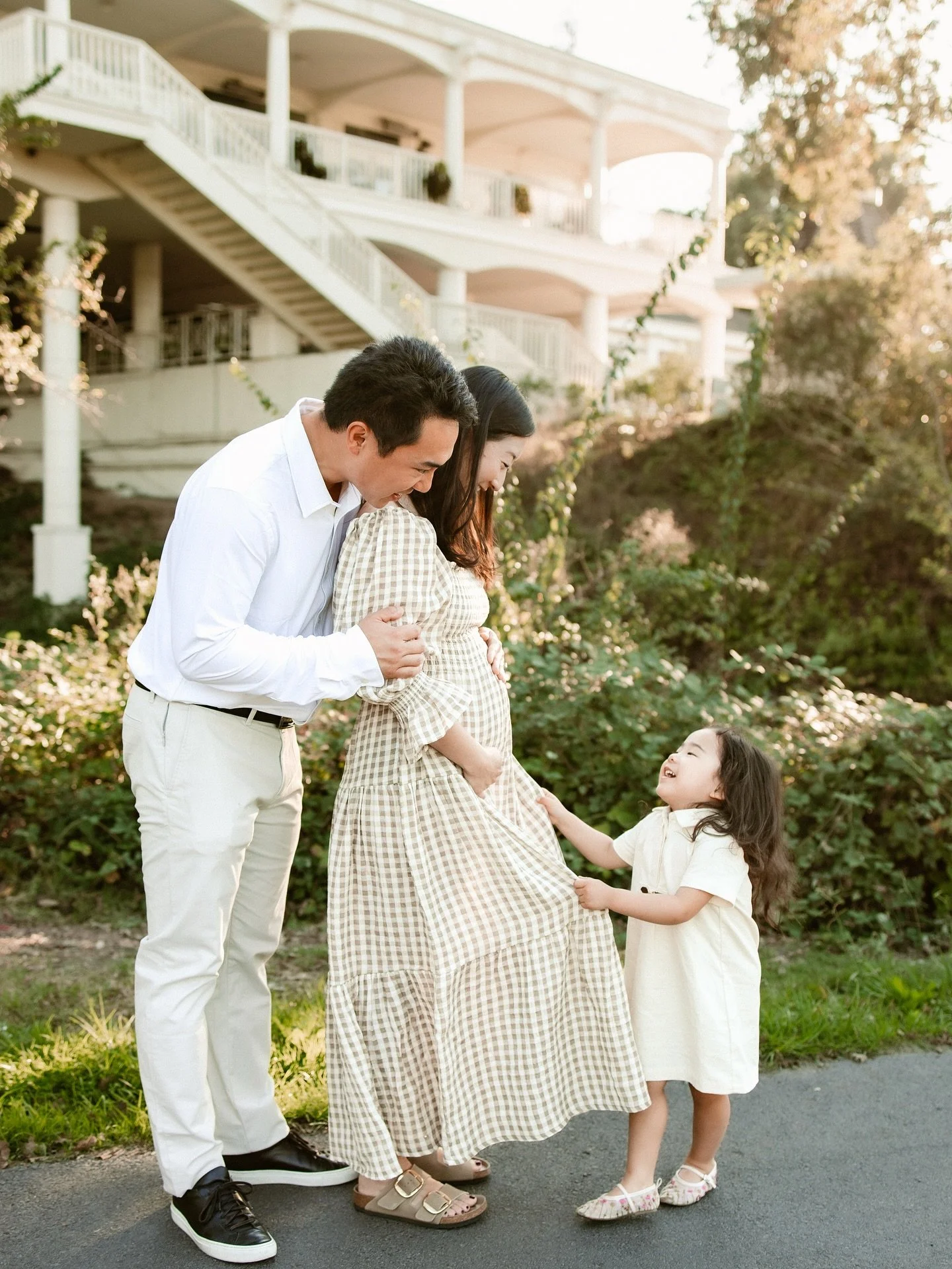 We lucked out with the most beautiful light at the @silveradoresort in Napa! Gorgeous grounds, and a gorgeous family. 

#alishiaannephotography