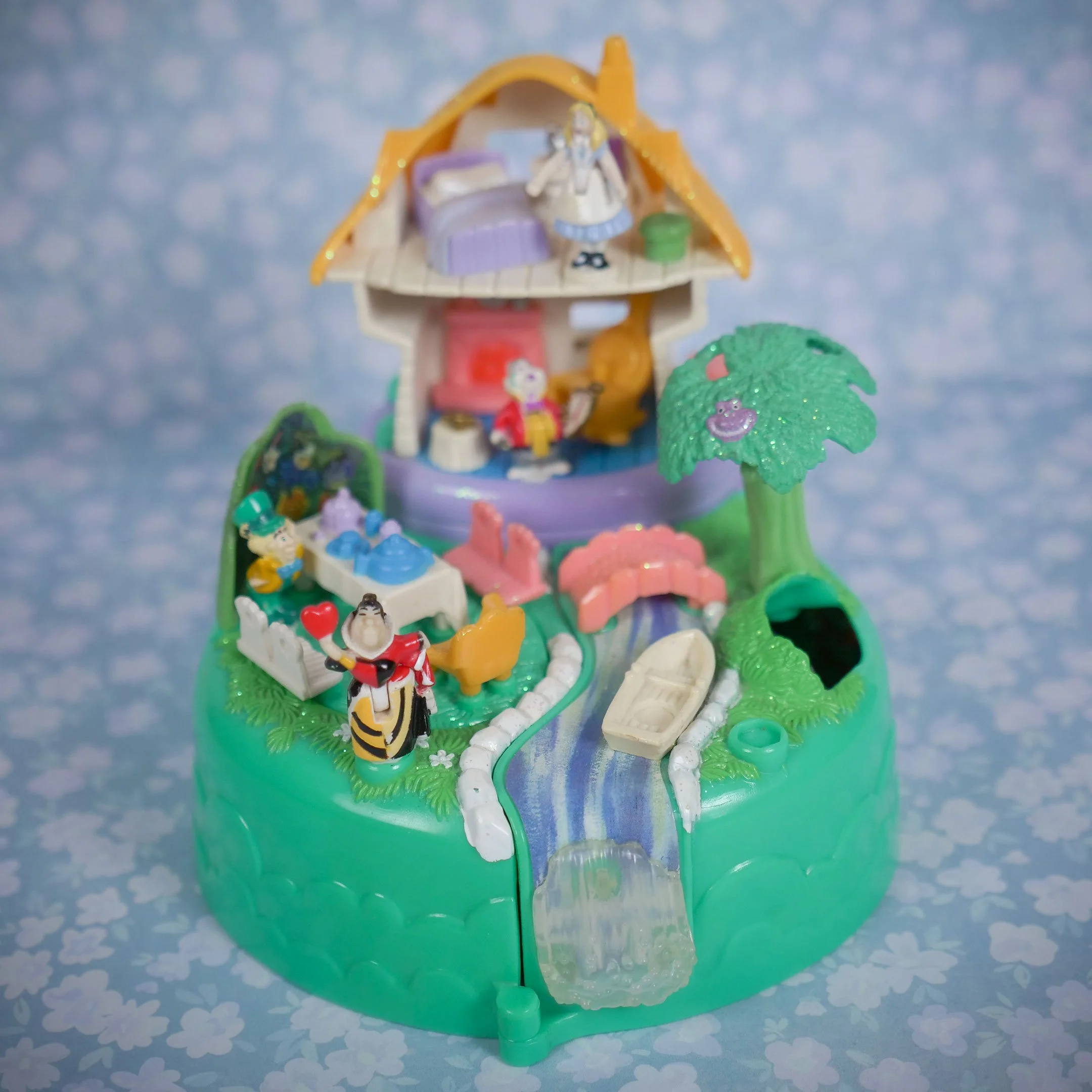 vintage-polly-pocket-alice-in-wonderland-bluebird-1996-01.jpg