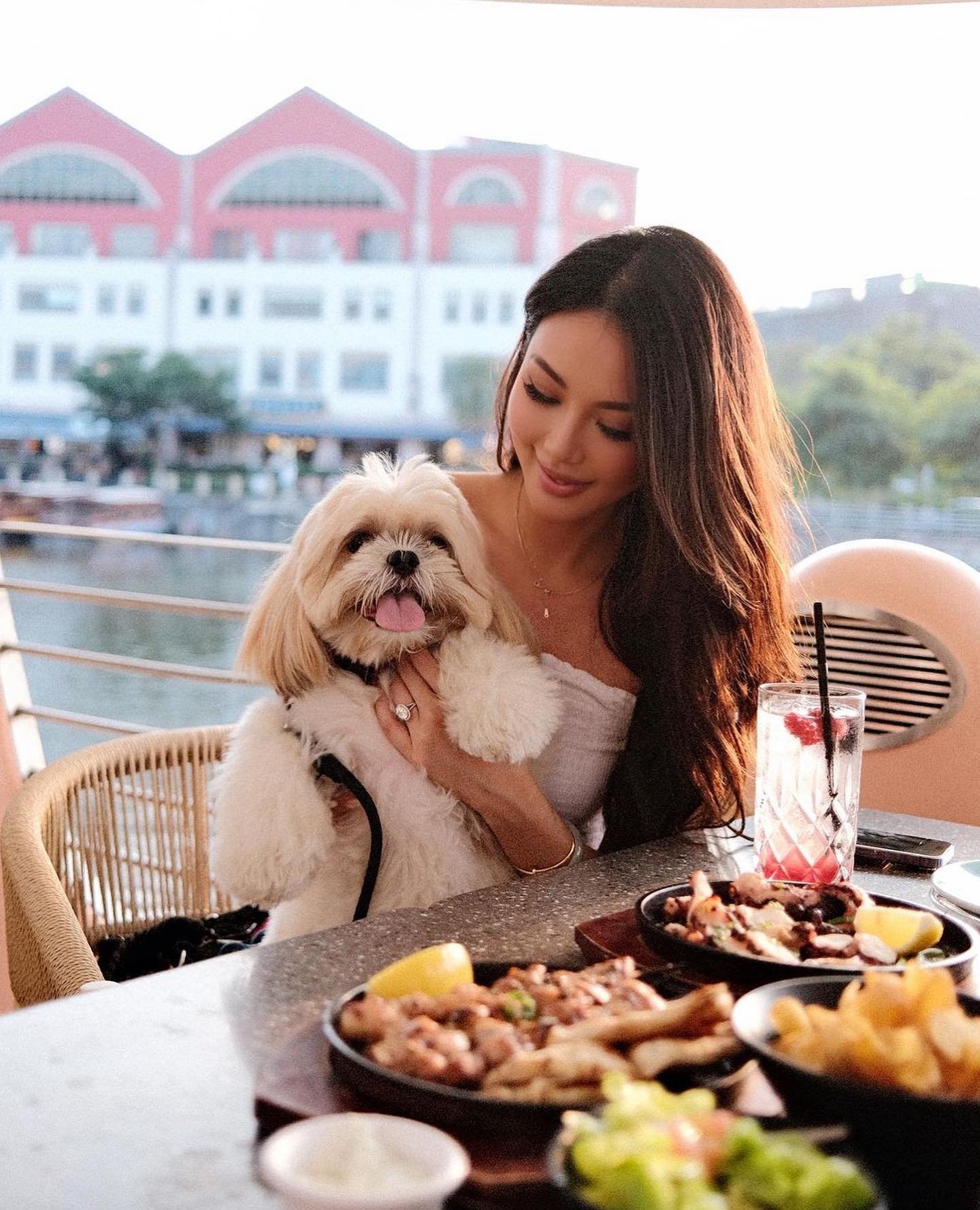 Experience a paw-sitively amazing time with your fur babies this weekend with our pop-up pet market!

🗓️13 &amp; 14 April, 1 - 7pm | Check our previous posts for the vendor lineup
🍹 Make a reservation for the weekend &amp; score a complimentary Ari