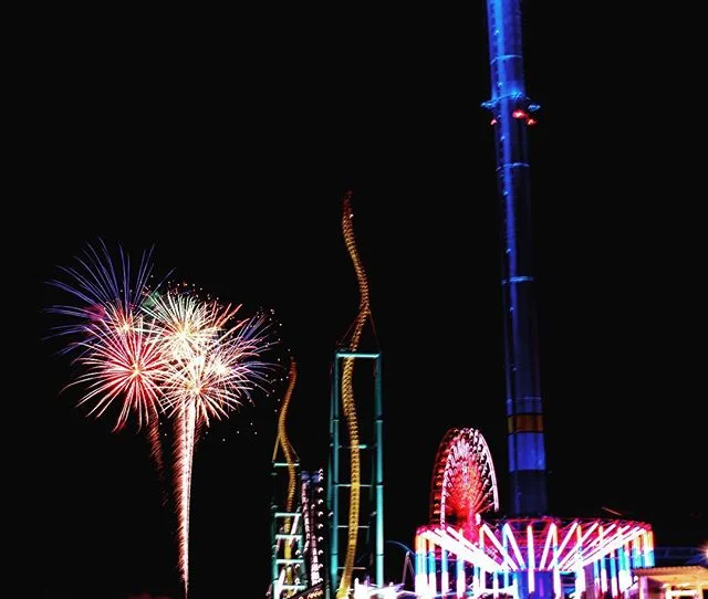 Fireworks are beautiful🎇🎆
&bull;
#fireworks #cedarpoint #cedarpointnights #lightupthepoint