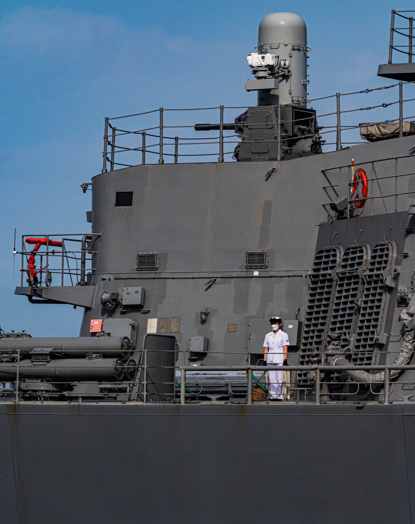 And now back to #photos of the #jmsdf #japanmaritimeselfdefenseforce #destroyer #kirishima

The crew were all on the #deck of the #ship as they prepared to ship out. 

I still have a few more batches of#photography of the #warship on the way!

#海上自衛隊