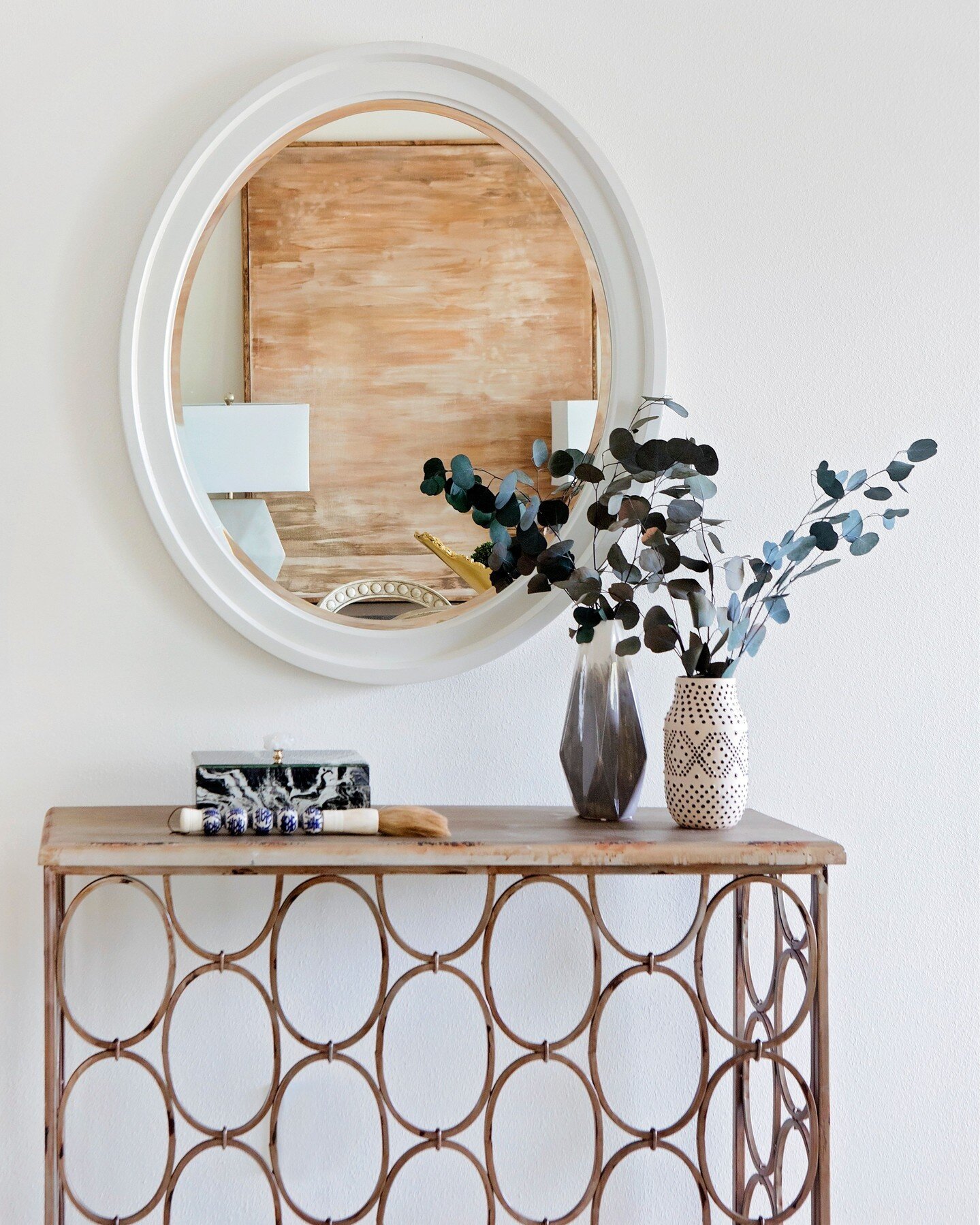 Sometimes less is more! We love this entryway console, it doesn't have too much or too little going on. The mirror helps open up the area and make it appear larger while the tall eucalptus leaves help bring in height. Do you need a little help spruci