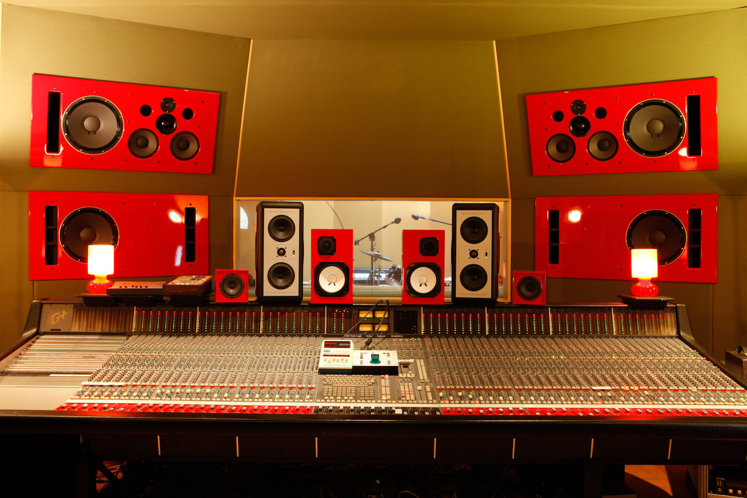 STUDIO RED ROOM PARIS CONTROL ROOM 5