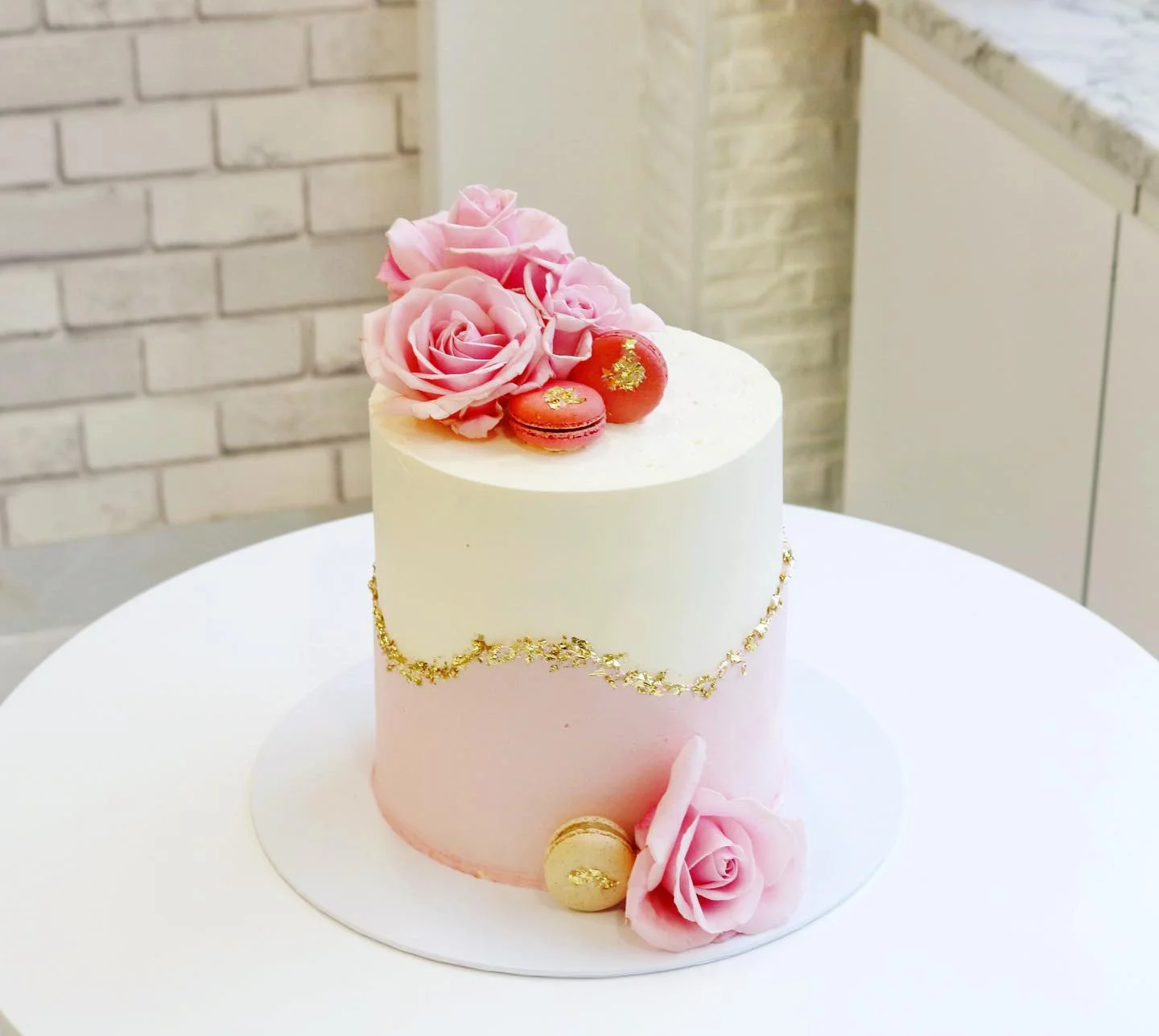 Gold Birthday Cake in London | Em Cakes