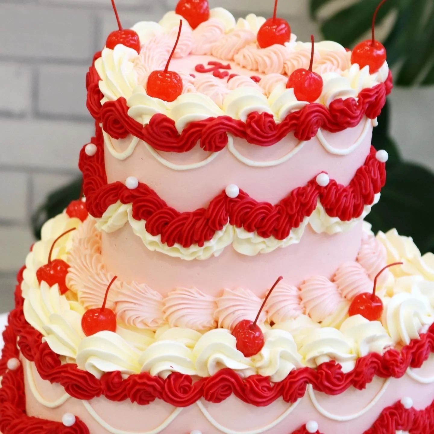 2 Tiered Vintage Wedding Cake | London | Em Cakes