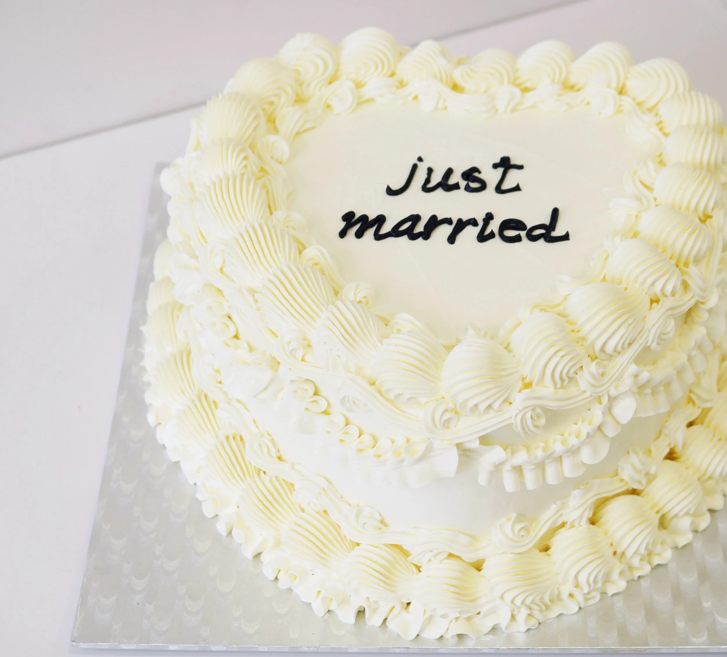 2 Tiered Vintage Wedding Cake | London | Em Cakes