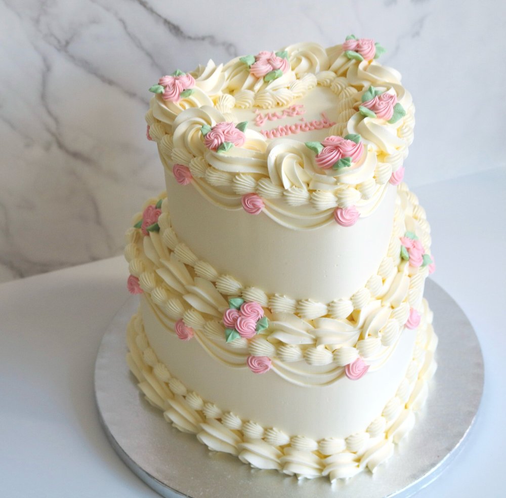 2 Tiered Vintage Wedding Cake | London | Em Cakes
