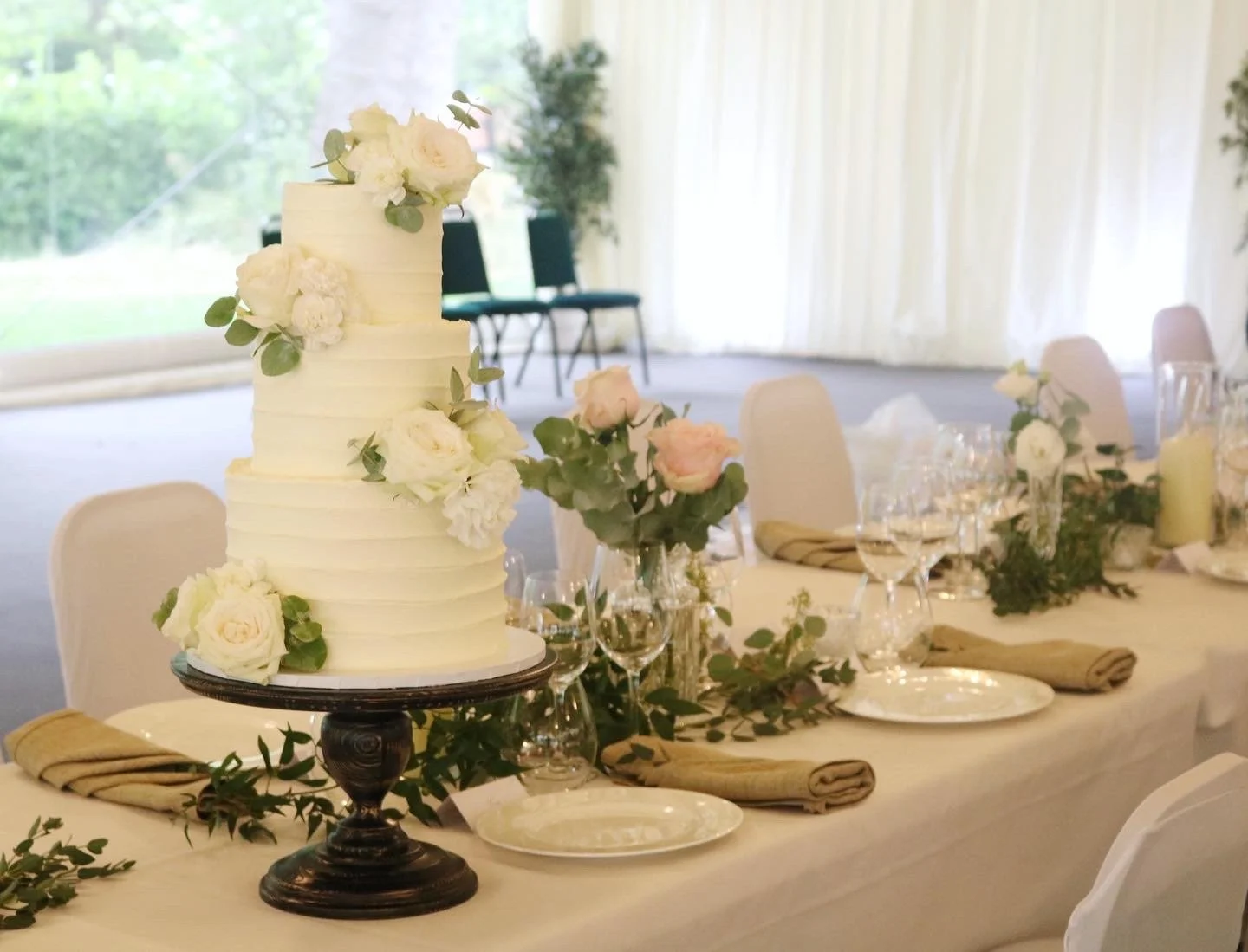 Textured Wedding Cakes: Elegant Buttercream Designs for Modern Weddings