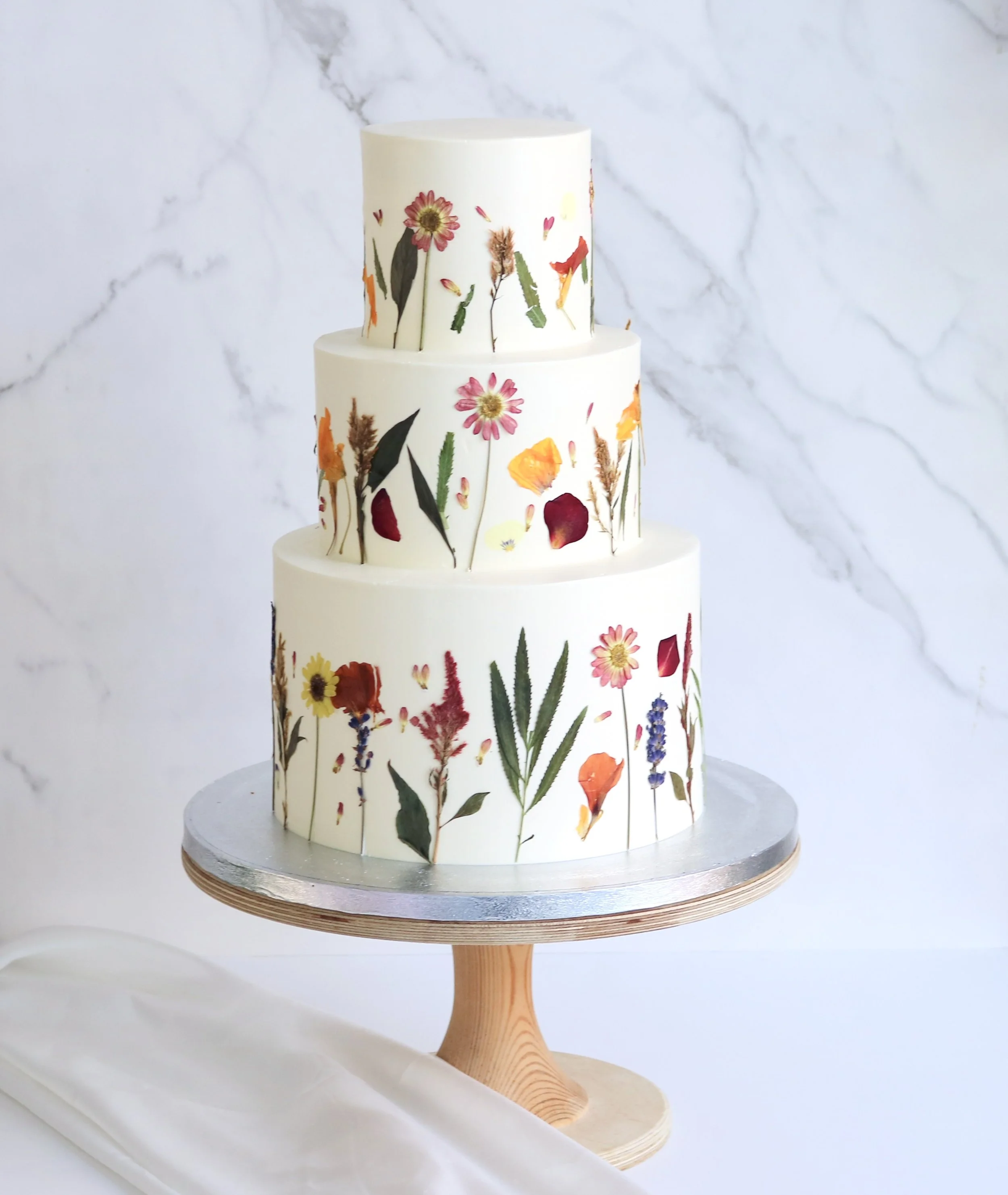 Autumn Wedding Cakes London: Elegant Designs for Seasonal Weddings