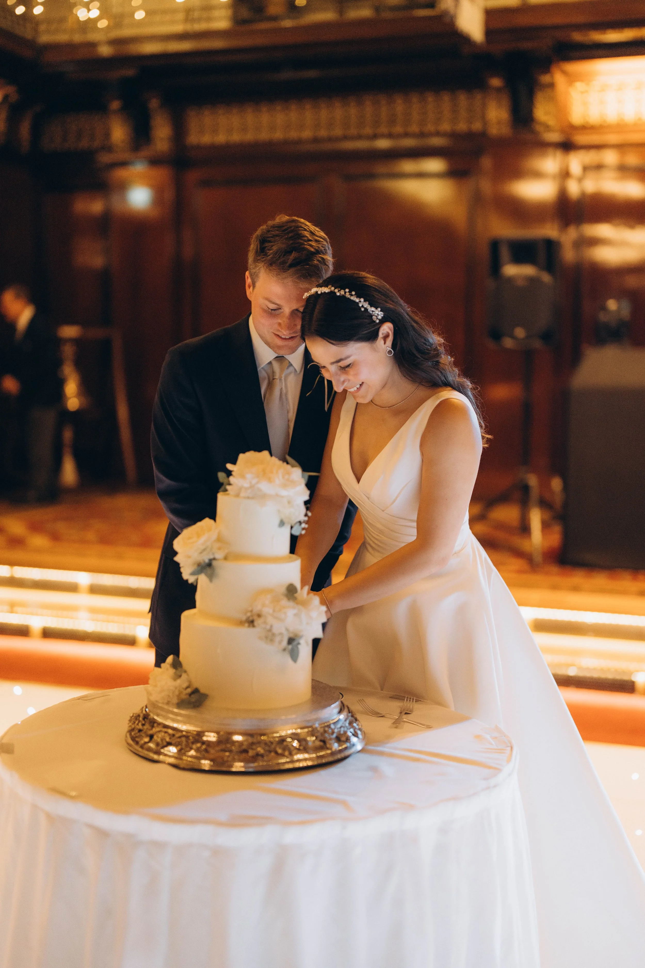 Winter Wedding Cakes London: The Complete Guide to Buttercream Designs for the Cold-Weather Bride