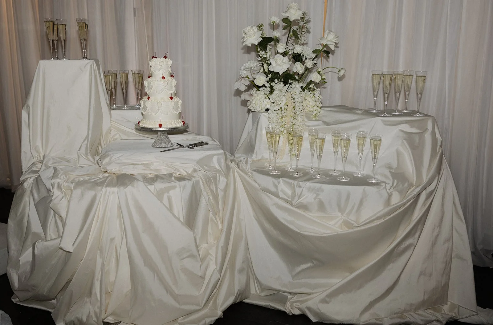 How to Match Your Wedding Cake to Your Wedding Theme