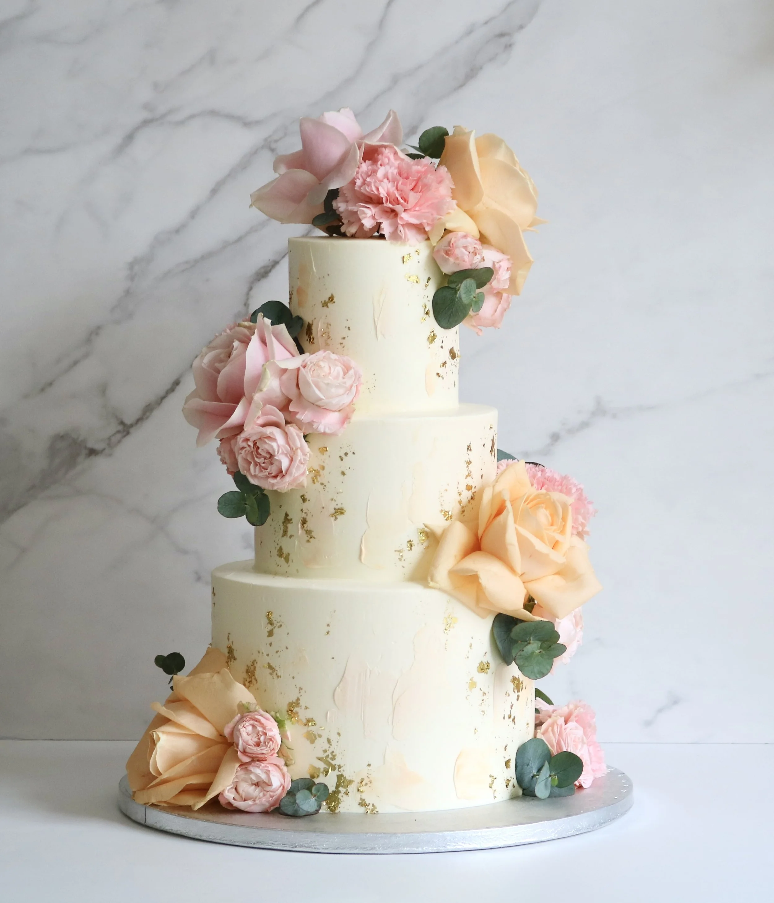 Romantic Summer Wedding Cakes: Buttercream Designs for a Warm-Weather Wedding