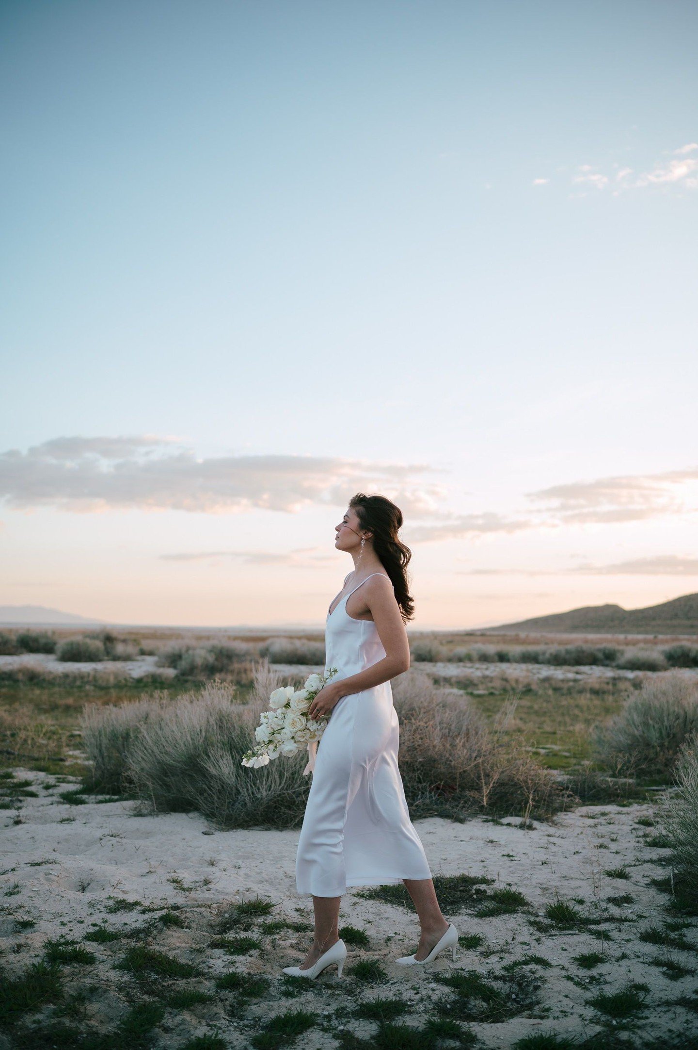 Take me back to this amazing sunrise morning!❤⁣
⁣
Concept | @tilldeathdoweadventure⁣⁣
Photography | @tilldeathdoweadventure ⁣⁣
HMUA | @blackfernbeautyco⁣⁣
Florals | @wildjoflorals⁣⁣
Model | @goodewithane⁣⁣
Veil | @_inseptember_⁣⁣
Dress | @evolve.ua