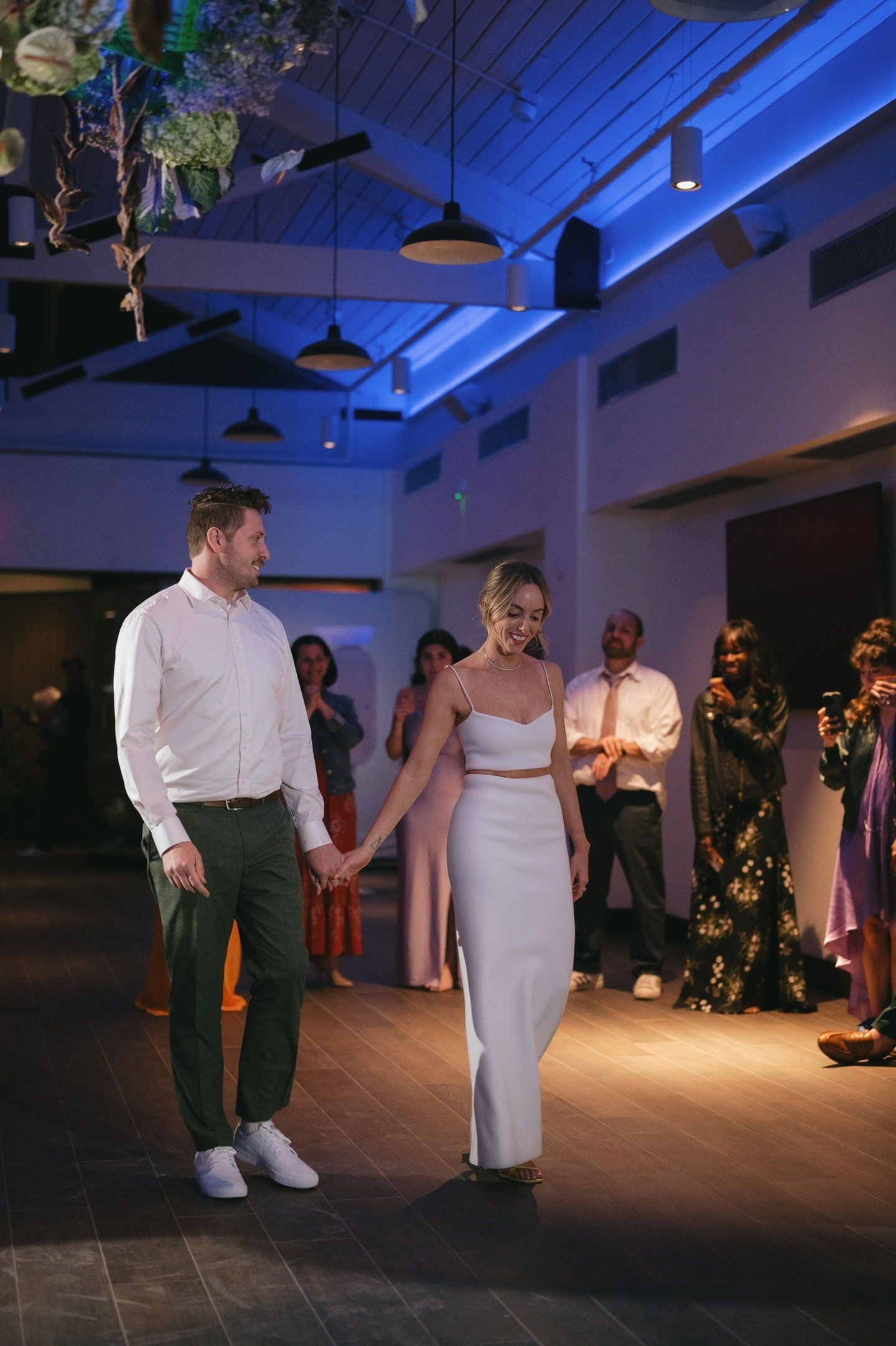 I love it when couples have a choreographed first dance.  @pnwweddingdance did a fantastic job and these two executed it perfectly!⁣
⁣
⁣
⁣
Captured while seconding for @casiyostphoto⁣
⁣
Planning @kayloebridal⁣
Videographer @emmak_films⁣
Florist @nove