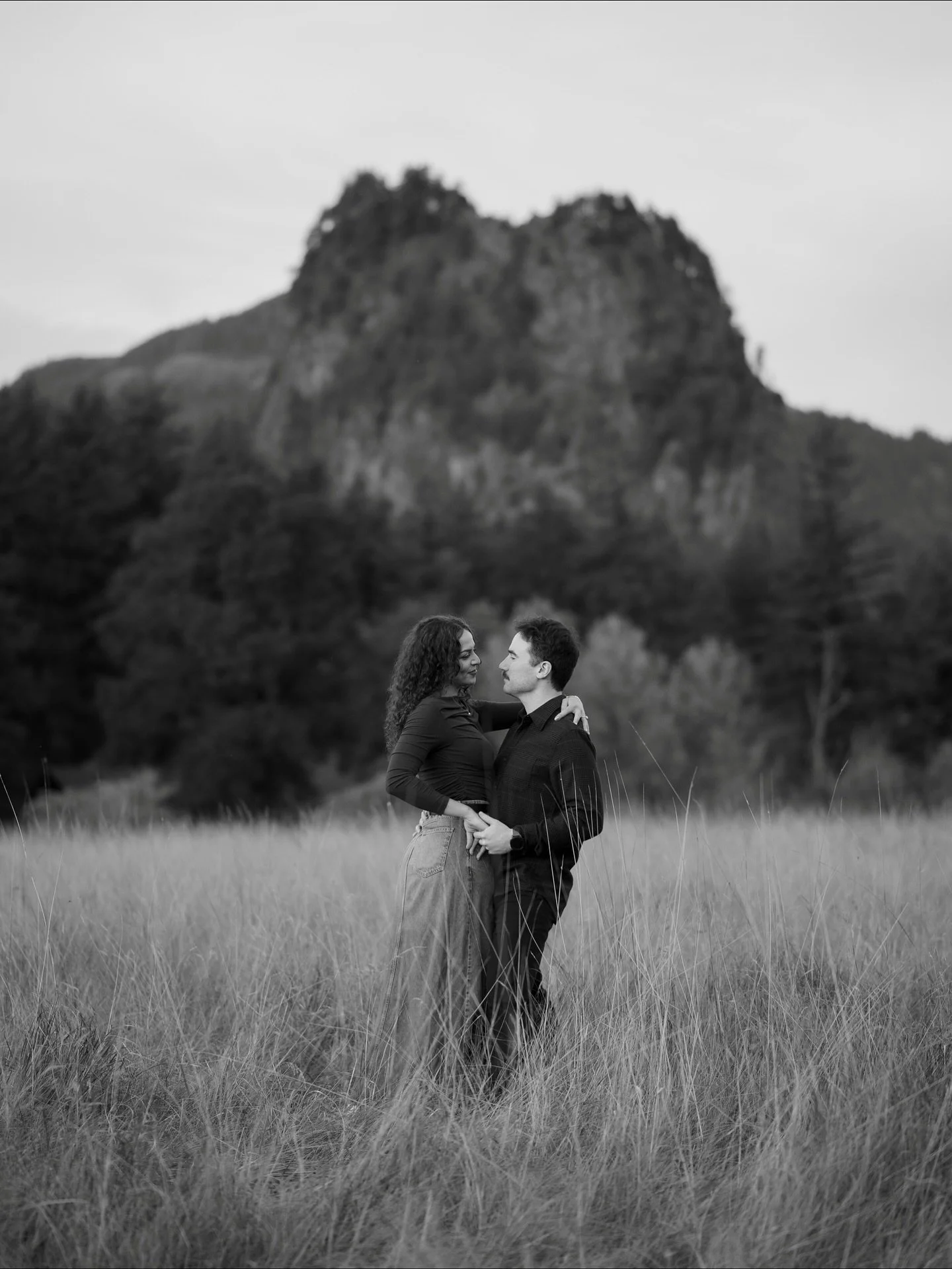 Amelia and Luke&rsquo;s Columbia gorge engagement was like the perfect date night. I had so much fun tagging along! 

Adventure engagement photos, Oregon engagement photographer, Columbia gorge engagement session