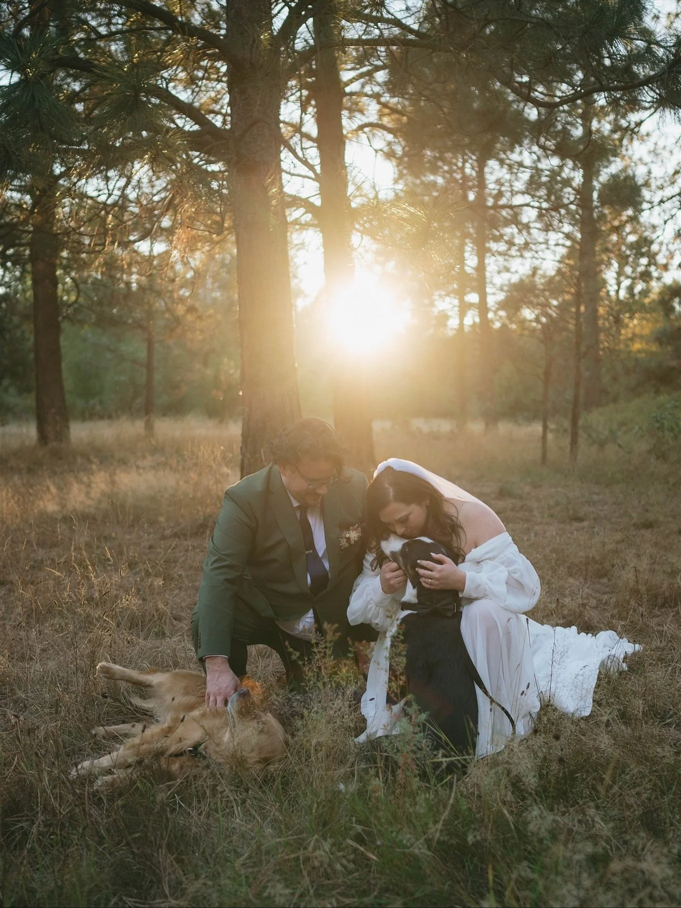 Thinking back to this amazing weekend wedding last year and the most adorable pups-Benny and Winston! Kendal and Patrick are pretty awesome too&hellip;but let&rsquo;s be real, it&rsquo;s all about the doggos!

Manifesting more  perfect autumn wedding