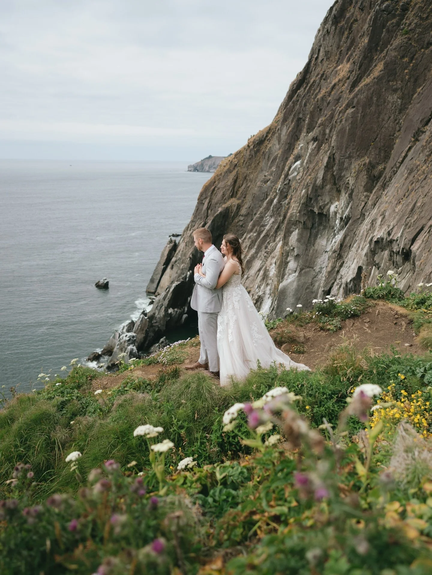 Can you think of a more peaceful place for a first look and private vows? I can&rsquo;t! This location was double special because Spencer proposed here! This day was just so special. ❤️

Oregon coast wedding photographer, wedding vow locations, Orego