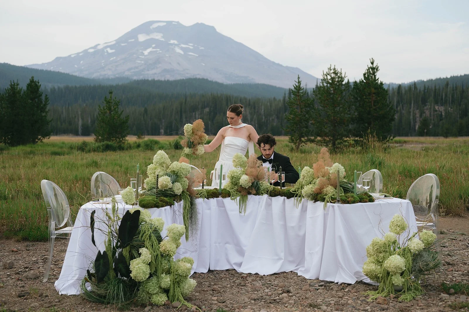 A Luxury Sparks Lake Elopement Editorial at Sunrise &amp; Sunset | Oregon Mountain Elopement Inspiration