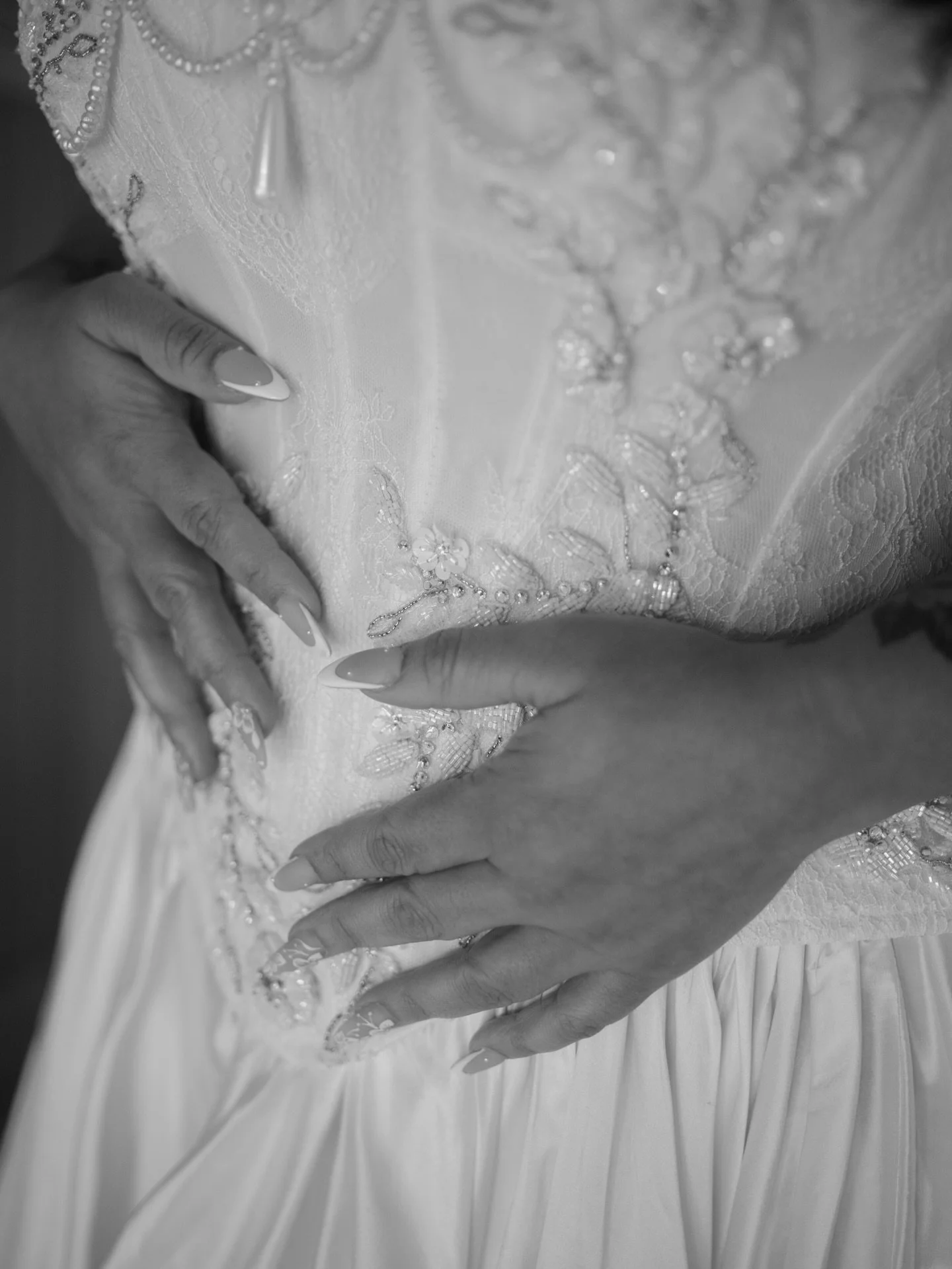 Some sweet moments from Vanessa and Alex&rsquo;s wedding. This day was just so sweet and perfect. So many little moments that were rooted in intentionality and love. 

#oregonweddingphotographer #portlandweddingphotographer #blackandwhitewedding