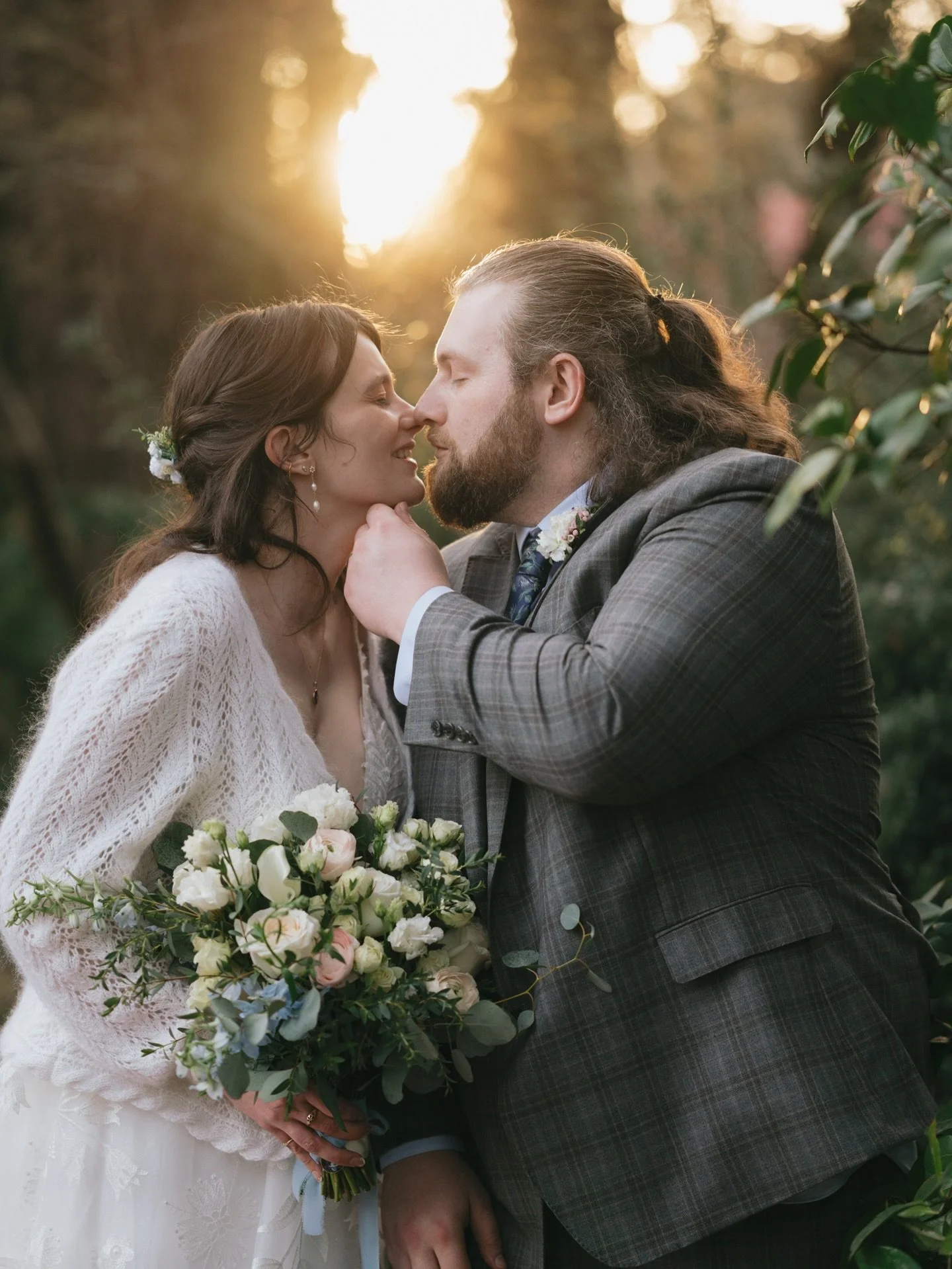 Kyla &amp; Nathan&rsquo;s wedding Sunday was so completely them. 

We started the day getting ready with the excitement of the day being. Kyla got ready in her childhood home, which was the perfect place to host her and her side of the wedding party.