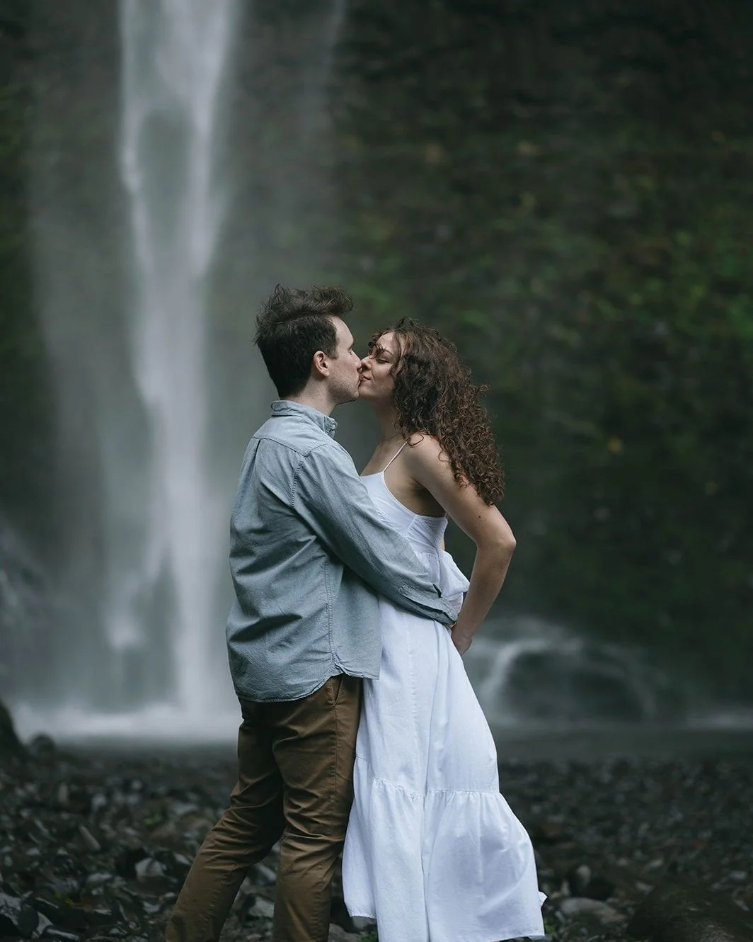 I cannot wait to celebrate these amazing people today!! So excited to see you both again! ⁣
⁣
#OregonWeddingPhotographer #columbiagorgeengagement #waterfallengagementphotos