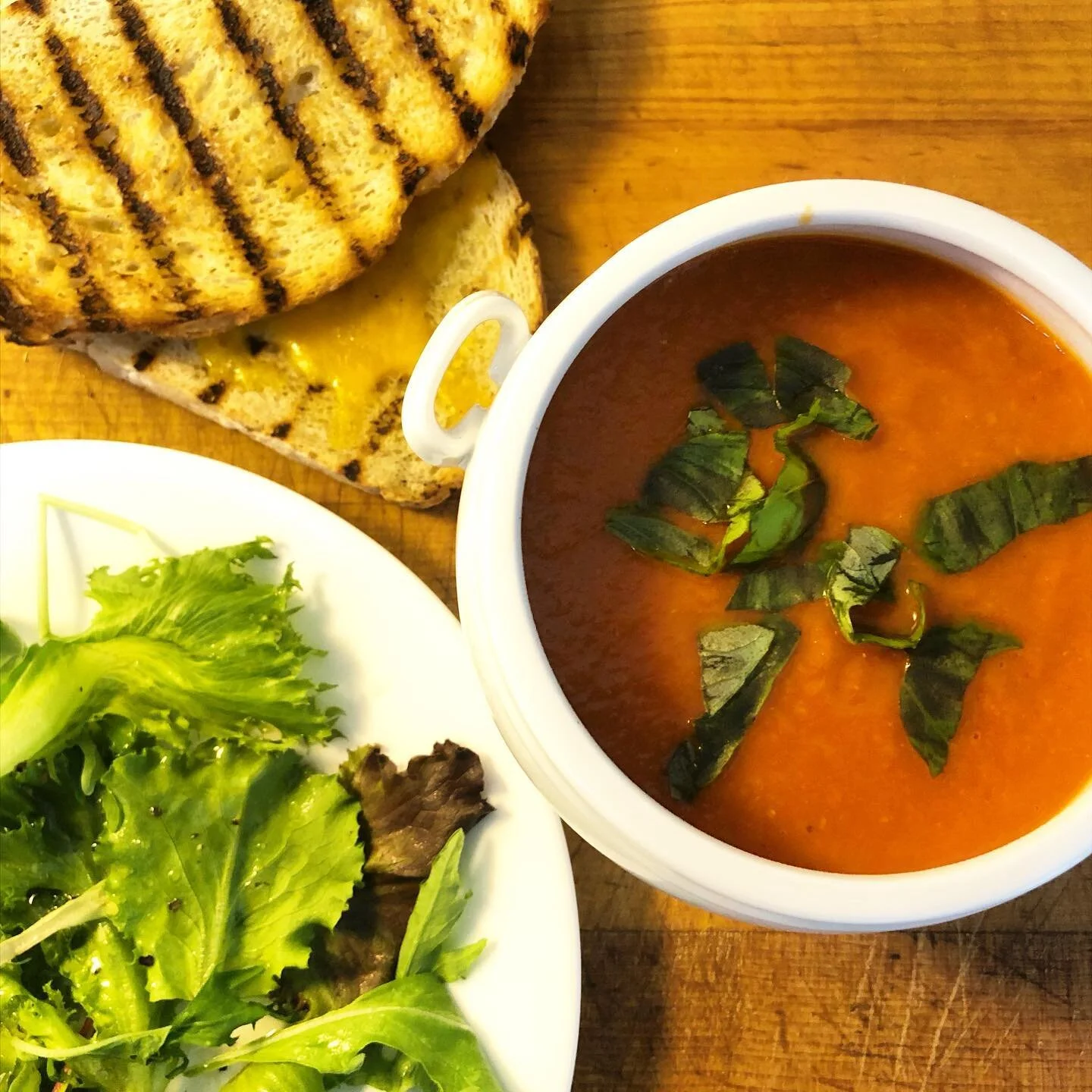 Soup season is here!!!!! 🥳🥳🥳⁣
⁣
+ dairy free tomato soup with beans (recipe from @cookieandkate ) &mdash; I added a carrot and doubled the beans ⁣
+ salad ⁣
+ grilled bread rubbed with garlic &amp; a couple topped with shredded cheddar