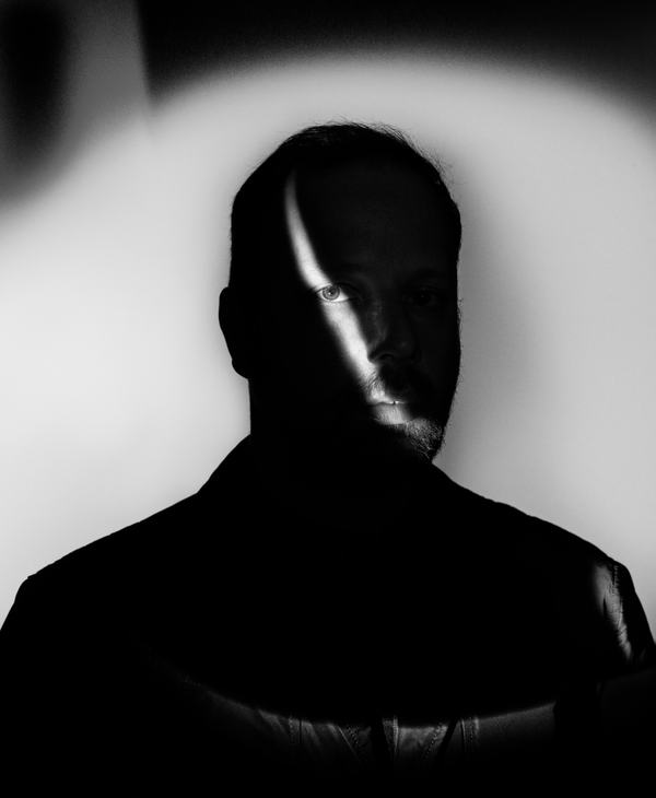 25mag-lanthimos-slideshow-slide-B5VG-articleLarge.png