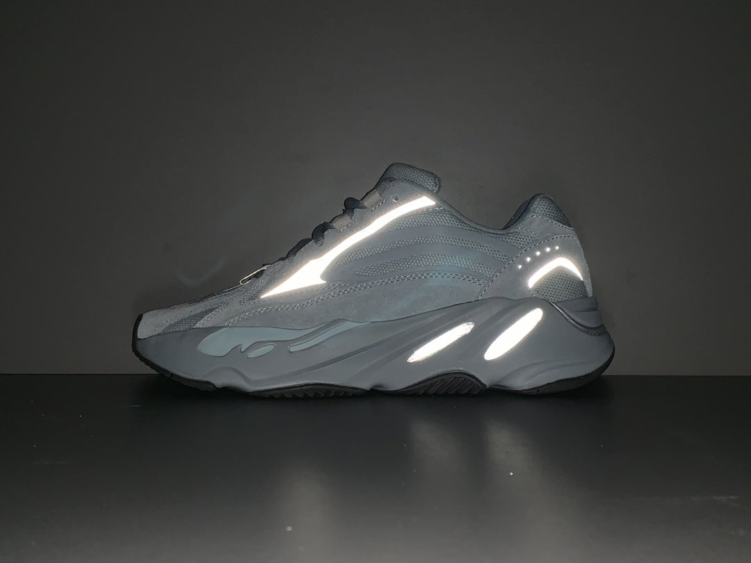 light blue yeezy 700