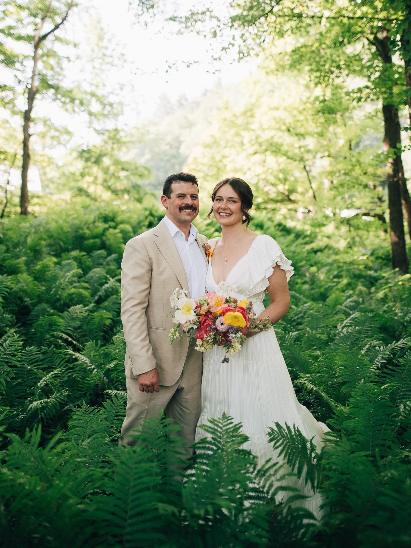 Ben &amp; Ali&rsquo;s sweet sweet wedding only made sweeter by so many familiar faces in the crowd. 

I love doin&rsquo; this!

🏠 @the_tillerman_vt
💐 @westlaneflowers