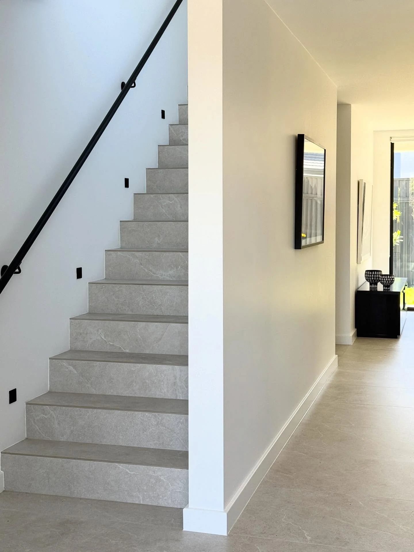 M O R T D A L E ~ @makermadestudios 
.
.
.
.
.
#propertystyling #homestaging #interiordecor #realestate #homedesign #propertylisting #decorideas #interiordesigninspiration #styledtosell #stylishhomes #realtor #propertyforsale #homestagingtips #interi