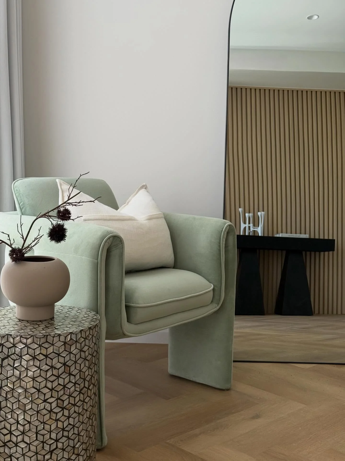 Slow moments, soft textures ~ styled to elevate every space @makermadestudios 
.
.
.
.
.
#sydneyproperty #sydneypropertymarket #sydneypropertystyling #propertystyling #homedesign