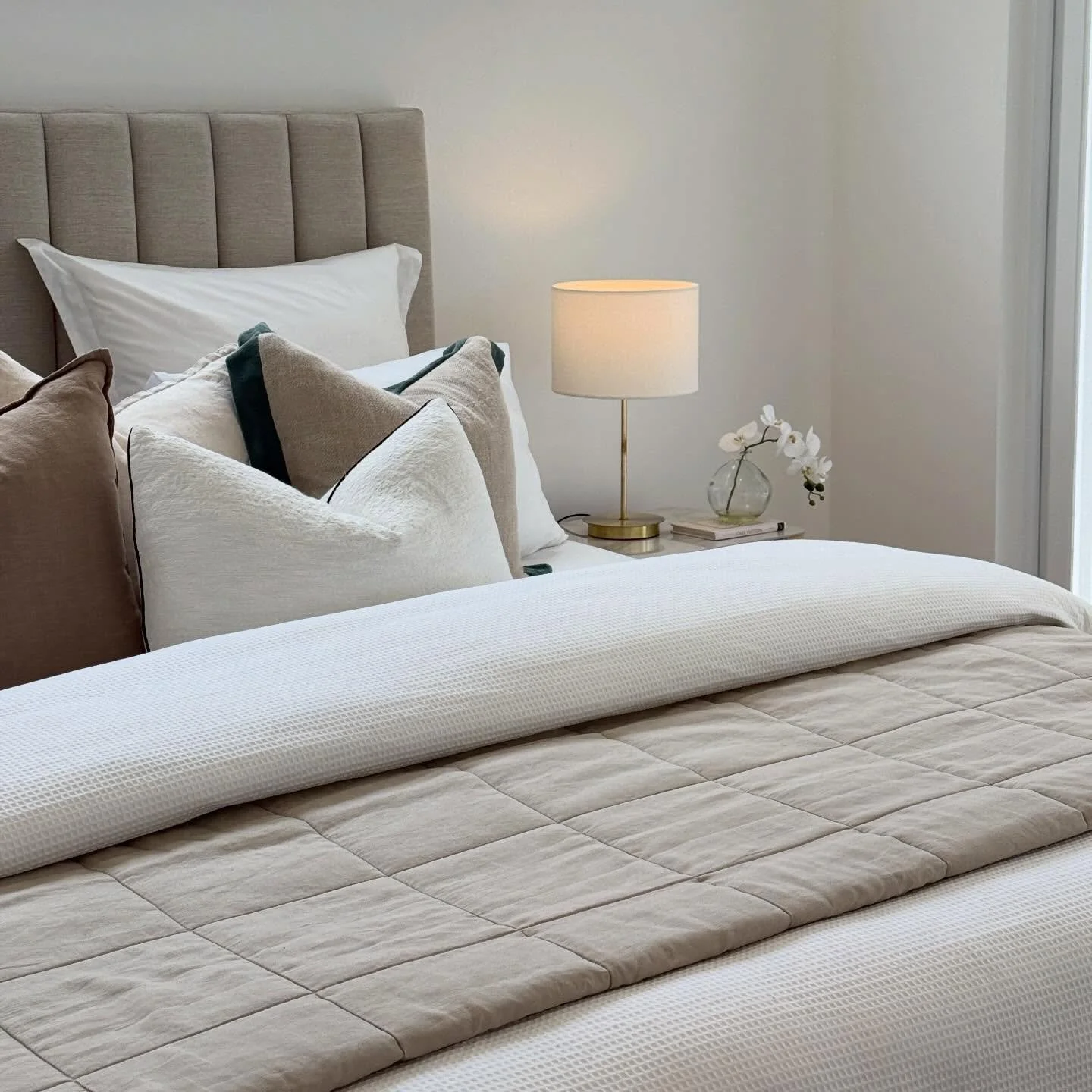 Sitting pretty 🍃 @makermadestudios 
.
.
.
.
#sellwithstyle #interiorstyling #sydneyproperty #sydneypropertymarket #sydneypropertystyling