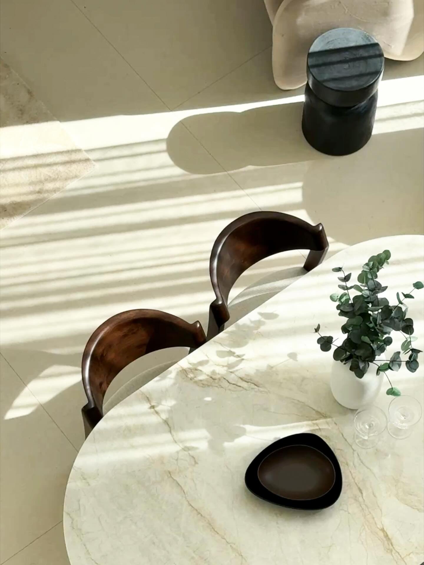 Where texture meets calm ~ @makermadestudios 
.
.
.
.
.
#propertystyling #interiordecor #realestate #homedesign #propertylisting