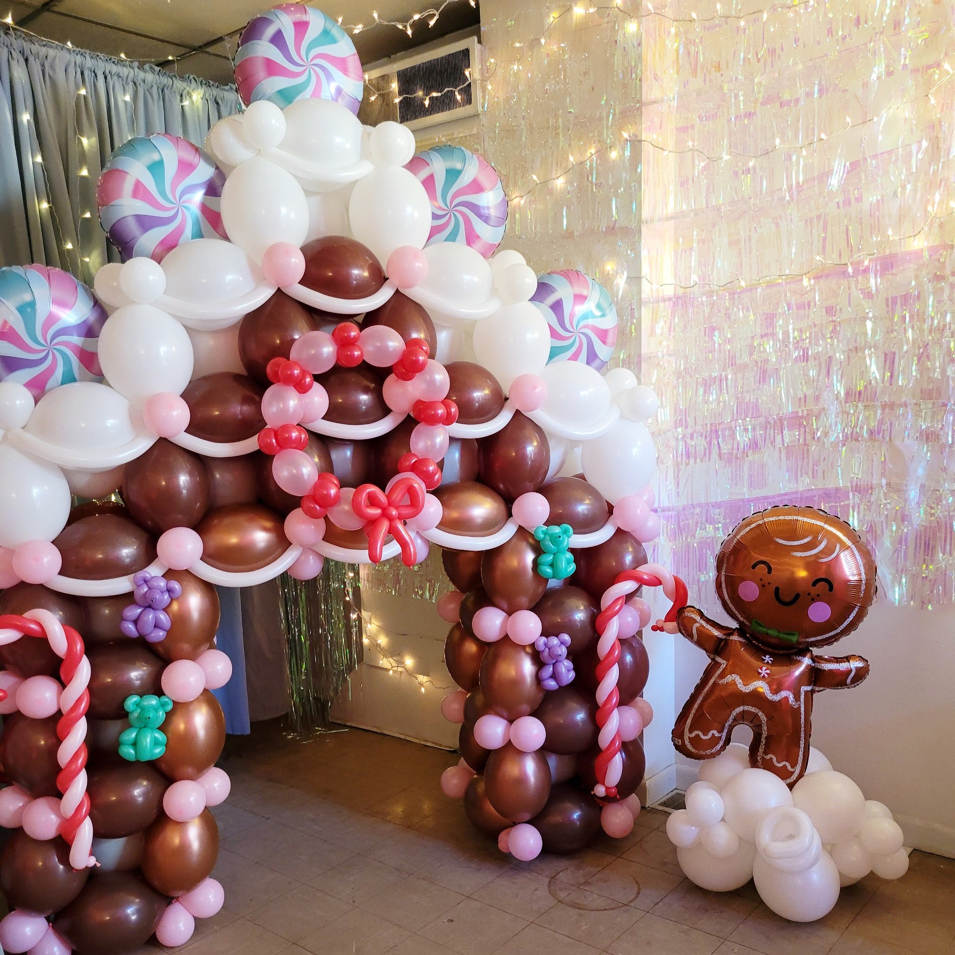 Balloon Gingerbread House.jpg