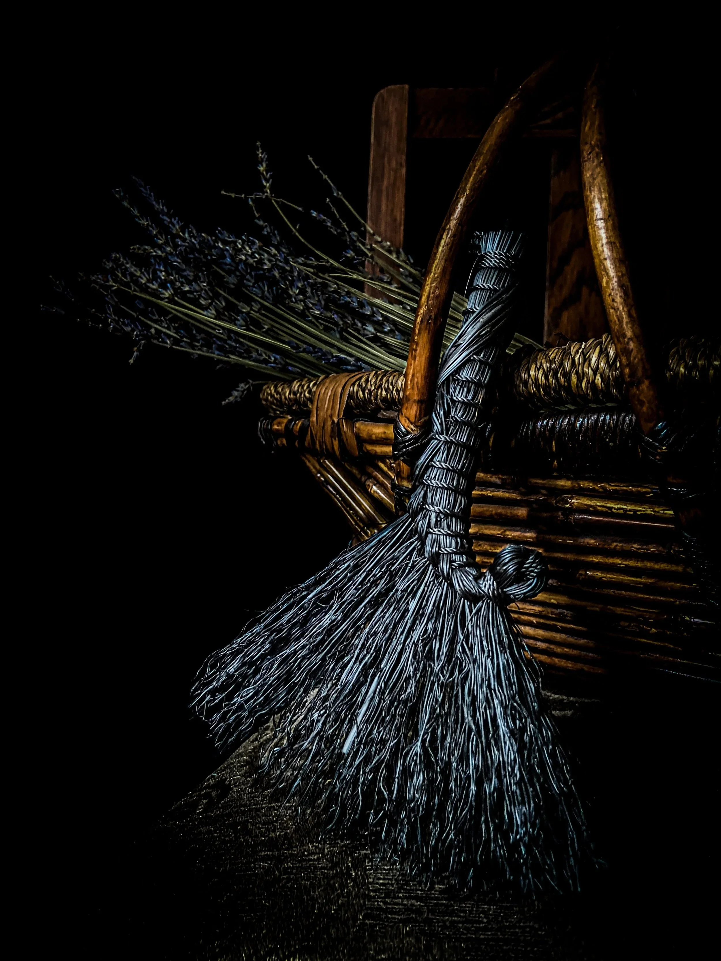 Black Rooster Tail Whisk