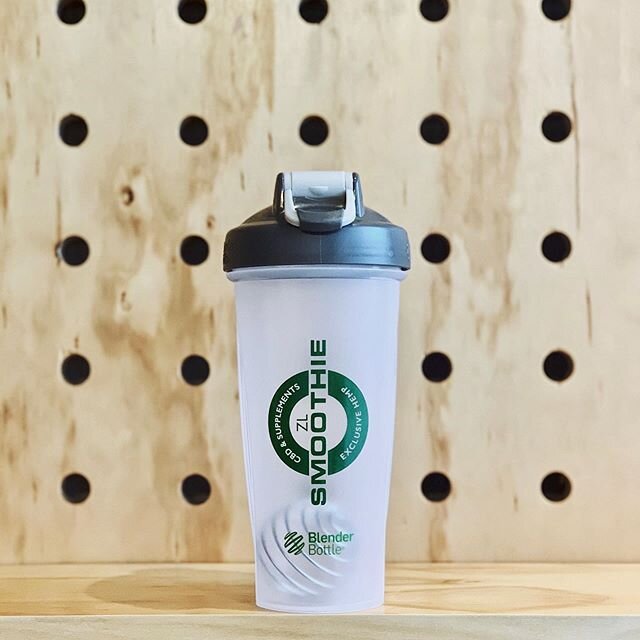 Nothing makes us want to stick to our resolutions more than printing up some Blender Bottles. Pay a visit to our new friends down the block at @zlsmoothie when you get the chance!
.
.
.
.
#printshop #custom #customprint #swag  #shoplocal