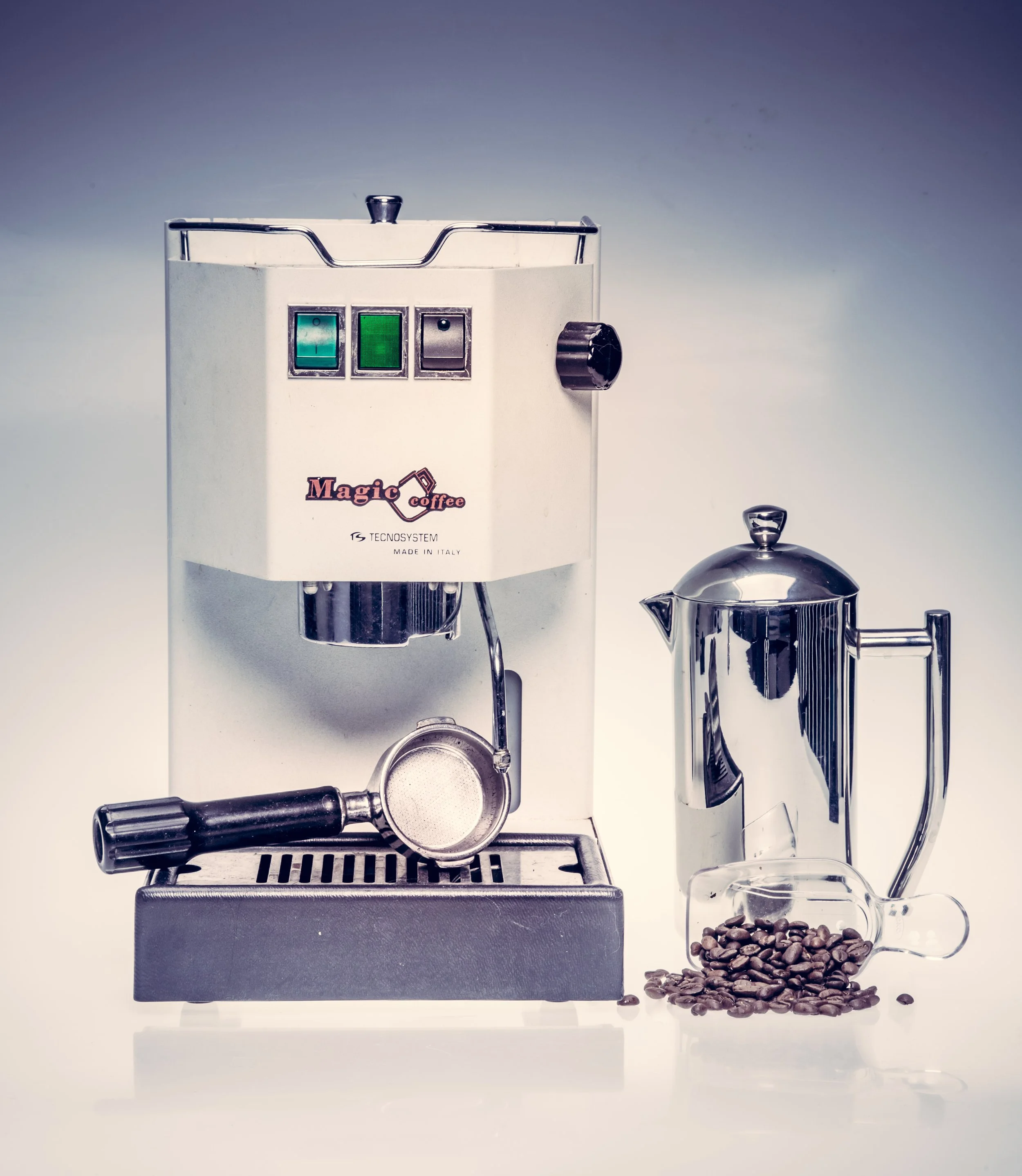Coffee machine and plunger